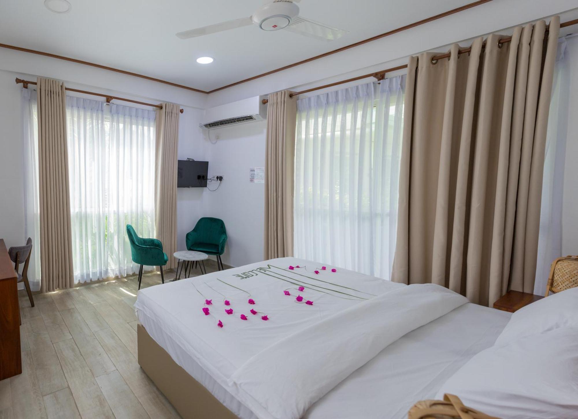 Nihaali Maldives Otel Kudarikilu Dış mekan fotoğraf